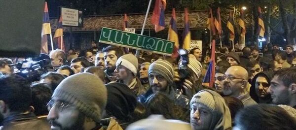 Митинг и шествие оппозиционного фронта «Новая Армения» проходит в Ереване Митинг и шествие оппозиционного фронта «Новая Армения» проходит в Ереване - Sputnik Արմենիա