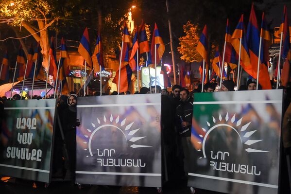 «Նոր Հայաստան» ընդդիմադիր ճակատի կազմակերպած հանրահավաքն ու երթը - Sputnik Արմենիա