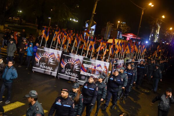 Митинг и шествие оппозиционного фронта «Новая Армения» проходит в Ереване - Sputnik Армения