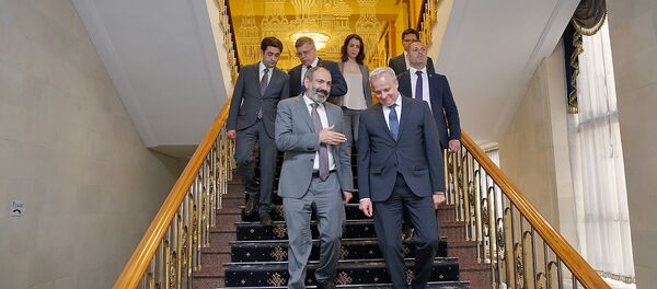 Премьер-министр Армении Никол Пашинян посетил посольство РФ в связи с Днем России (12 июня 2018). Еревaн - Sputnik Արմենիա