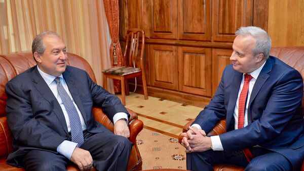Президент Армении Армен Саркисян посетил посольство РФ в связи с Днем России (12 июня 2018). Еревaн - Sputnik Армения