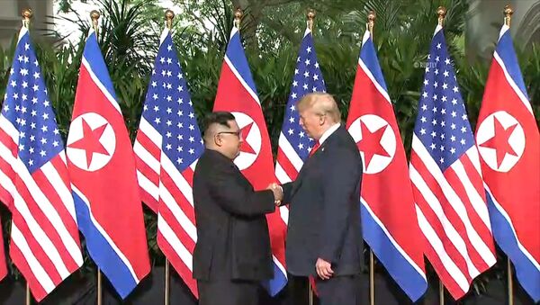 Лидеры США и Северной Кореи обменялись рукопожатием на саммите в Сингапуре - Sputnik Армения