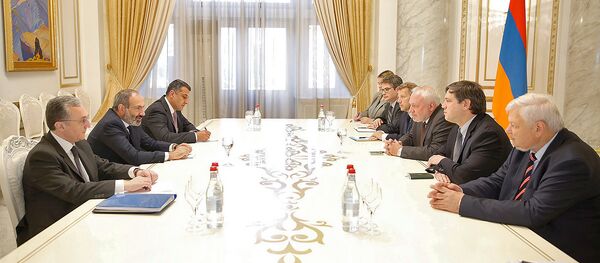 Премьер-министр Армении Никол Пашинян принял сопредседателей Минской группы ОБСЕ (13 июня 2018). Еревaн Премьер-министр Армении Никол Пашинян принял сопредседателей Минской группы ОБСЕ (13 июня 2018). Еревaн - Sputnik Армения