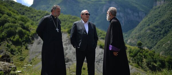 Президент Армении Армен Саркисян посетил монастырь Дадиванк (13 июня 2018). Карабах - Sputnik Արմենիա