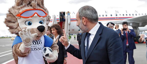 Премьер-министр Армении Никол Пашинян с супругой Анной Акопян прибыли с рабочим визитом в Россию (13 июня 2018). Москва - Sputnik Армения