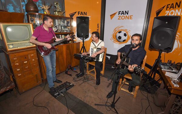 Музыканты в Sputnik Fan Zone - Sputnik Армения