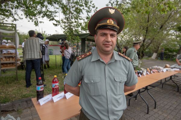 Начальник отдела планирования и обеспечения продовольствием Продовольственного управления тыла ВС Армении полковник Ара Маркарян Начальник отдела планирования и обеспечения продовольствием Продовольственного управления тыла ВС Армении полковник Ара Маркарян - Sputnik Армения