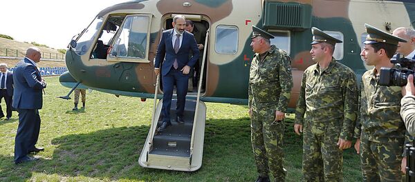 Премьер-министр Армении Никол Пашинян прибыл с рабочим визитом в Карабах (16 июня 2018). Степанакерт - Sputnik Армения