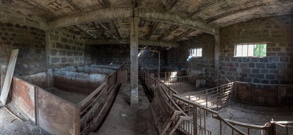 Бывший свинарник, село Гай, Армавирская область - Sputnik Армения