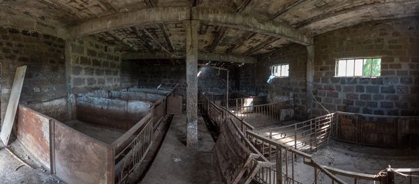 Бывший свинарник, село Гай, Армавирская область Бывший свинарник, село Гай, Армавирская область - Sputnik Արմենիա