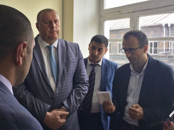 Министр здравоохранения Армении Арсен Торосян посетил Гюмри (16 июня 2018) Министр здравоохранения Армении Арсен Торосян посетил Гюмри (16 июня 2018) - Sputnik Արմենիա