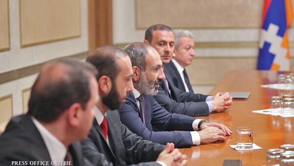 Премьер-министр Армении Никол Пашинян прибыл с рабочим визитом в Карабах (16 июня 2018). Степанакерт - Sputnik Армения