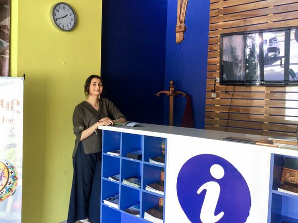 Главный координатор Информационного центра посетителей Гюмри Аракс Мариторосян Главный координатор Информационного центра посетителей Гюмри Аракс Мариторосян - Sputnik Արմենիա