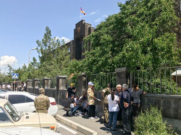 Акция протеста в поддержку задержанного депутата Манвела Григоряна (17 июня 2018). Ереван Акция протеста в поддержку задержанного депутата Манвела Григоряна (17 июня 2018). Ереван - Sputnik Արմենիա