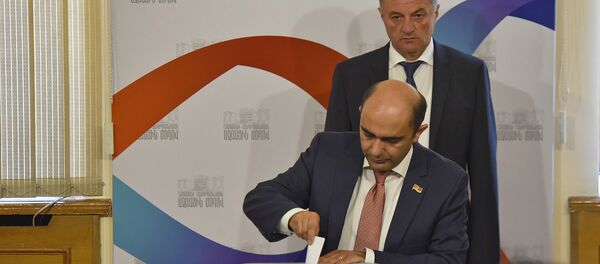 Эдмон Марукян во время голосования. Архивное фото. - Sputnik Армения