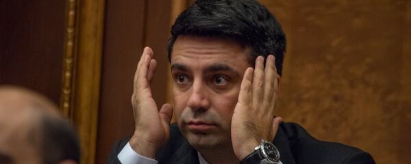 Депутат от фракции Елк Ален Симонян на внеочередном заседании НС (19 июня). Еревaн - Sputnik Армения