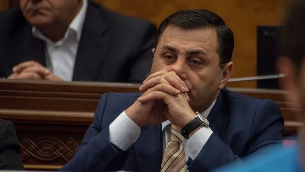 Депутат от фракции РПА Самвел Фарманян на внеочередном заседании НС (19 июня). Еревaн - Sputnik Армения