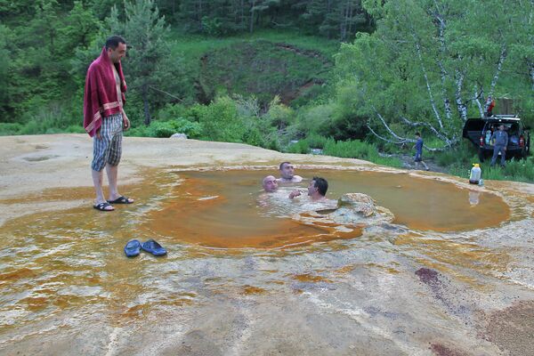 Каджаранцы у теплого источника Каджаранцы у теплого источника - Sputnik Армения