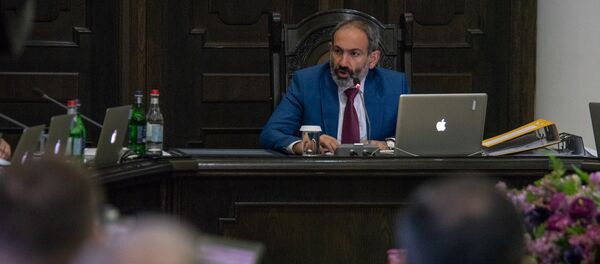 Премьер-министр Армении Никол Пашинян на заседании правительства (21 июня 2018). Еревaн - Sputnik Армения