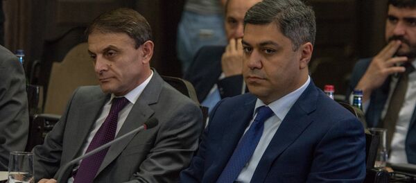 Начальник Полиции Валерий Осипян и глава СНБ Артур Ванецян на заседании правительства Армении (21 июня 2018). Еревaн - Sputnik Армения