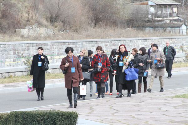 Визит жен представителей дипломатических корпусов, аккредитованных в Армении, в Международную школу в Дилижане Визит жен представителей дипломатических корпусов, аккредитованных в Армении, в Международную школу в Дилижане - Sputnik Արմենիա