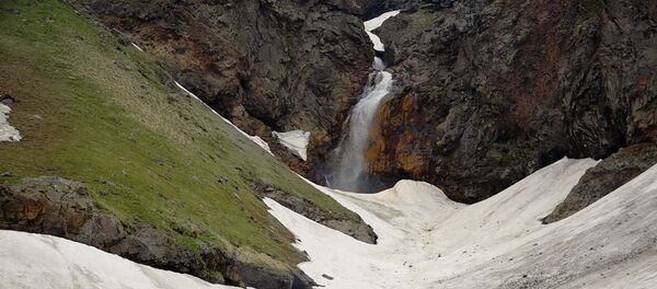 Հայաստանի թաքնված գեղեցկությունը. Արագածի փեշերից թափվող հուշարձանը - Sputnik Արմենիա