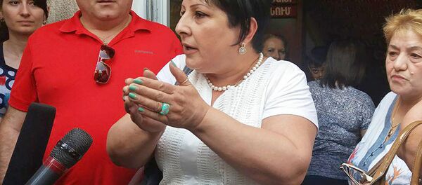 Сотрудница Мира золота во время акции протеста (22 июня 2018). Еревaн - Sputnik Արմենիա