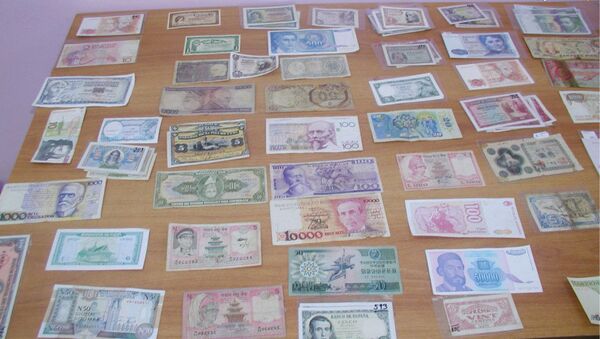 Банкноты, найденные в тайнике автомобиля - Sputnik Արմենիա