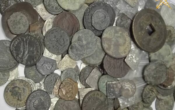 Исторические монеты, найденные в тайнике автомобиля - Sputnik Армения