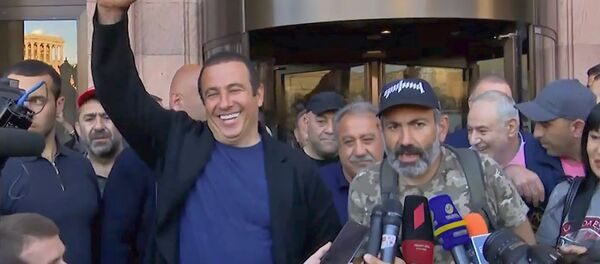 Встреча лидеров фракций Елк и Царукян Никола Пашиняна и Гагика Царукяна (2 мая 2018). Гостиница Marriott Armenia, Ереван - Sputnik Армения