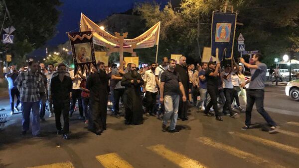Акция протеста против Католикоса Гарегина II (23 июня 2018). Еревaн - Sputnik Армения