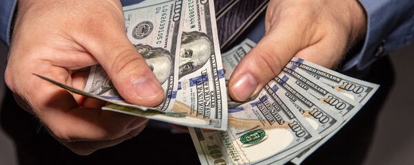 Человек, считающий деньги - Sputnik Армения