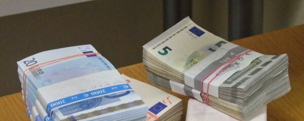 Пачки евро - Sputnik Армения