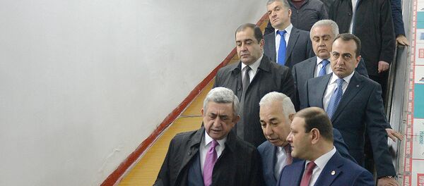 Президент Армении Серж Саргсян посетил Ереванский метрополитен (5 марта 2016). Еревaн - Sputnik Արմենիա