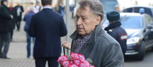 Поэт Андрей Дементьев у Центрального Дома литераторов в Москве - Sputnik Армения