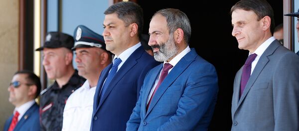 Премьер-министр Армении Никол Пашинян принял участие на торжествах по случаю 26-летия образования полицейских войск (21 июня 2018). Еревaн - Sputnik Армения