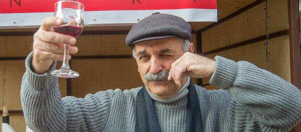 Ярмарка-дегустация вина в центре Ереване - Sputnik Армения