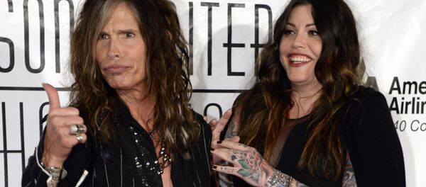 Миа и Стив Тайлер на ежегодной церемонии Songwriters Hall of Fame (13 июня 2013). Нью-Йoрк, СШA - Sputnik Армения