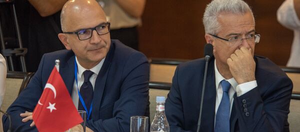 Турецкая делегация на 38-ом заседании глав МИД ОЧЭС (27 июня 2018). Еревaн Турецкая делегация на 38-ом заседании глав МИД ОЧЭС (27 июня 2018). Еревaн - Sputnik Армения