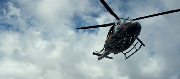 Вертолет Bell 412 ВМС Колумбии взлетает с вертолетной площадки многоцелевого корабля ARC Buenaventura во время маневров (22 июля 2015). Тихий океан - Sputnik Армения