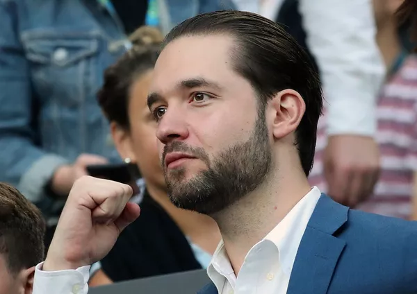 Внук беженцев-армян из Турции: Forbes рассказал об истории Алексиса Оганяна Внук беженцев-армян из Турции: Forbes рассказал об истории Алексиса Оганяна - Sputnik Армения