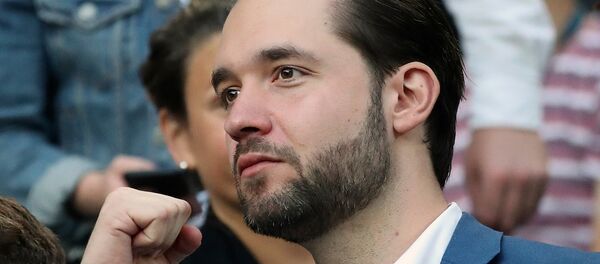 Алексис Оганян наблюдает теннисный матч Серены и Винус Уильямс в финале Australian Open (28 января 2017). Мельбурн, Австралия - Sputnik Армения