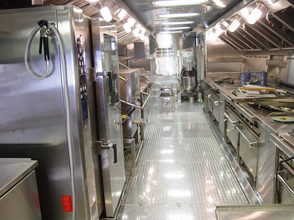 Фургон специального назначения компании AA Cater Truck - Sputnik Армения