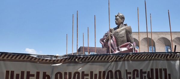 Памятник Араму Манукяну Памятник Араму Манукяну - Sputnik Արմենիա