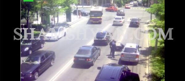 Валерий Осипян призвал водителя не мусорить улицу - Sputnik Армения