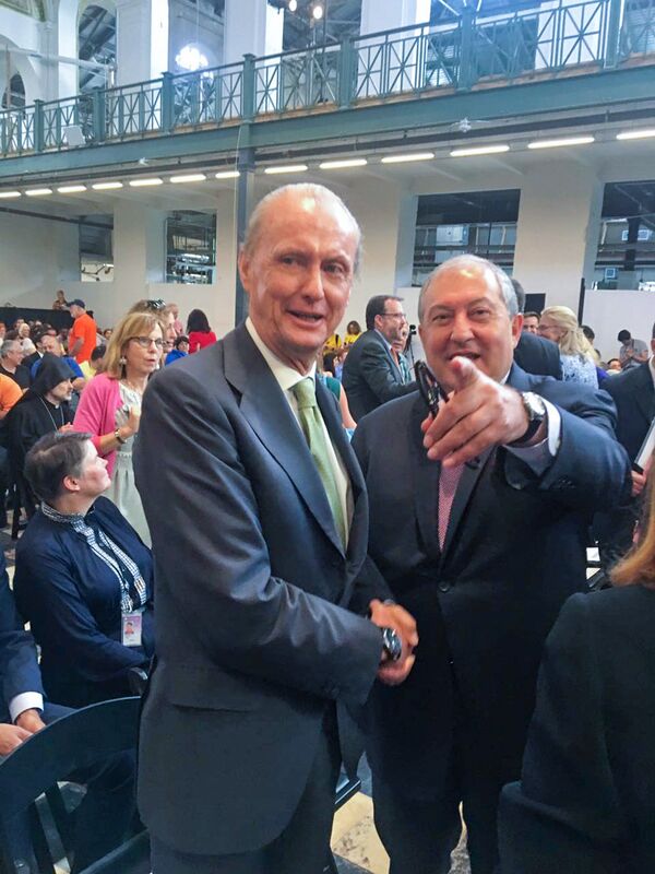 Президент Армении Армен Саркисян и посол Испании в США Педро Моренес Президент Армении Армен Саркисян и посол Испании в США Педро Моренес - Sputnik Արմենիա