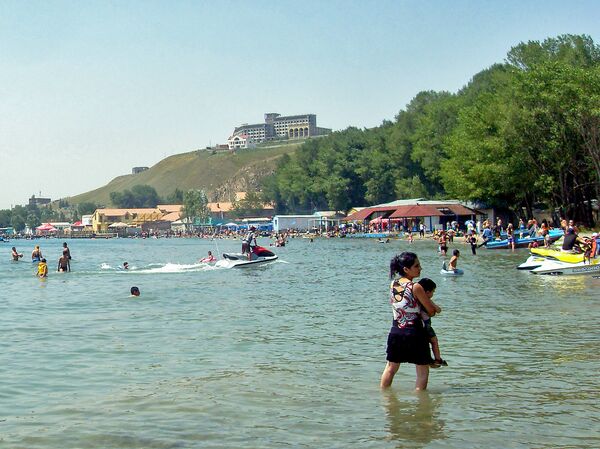 Озеро Севан вновь зацвело: почему министр окружающей среды не разделил паники экологов - Sputnik Армения