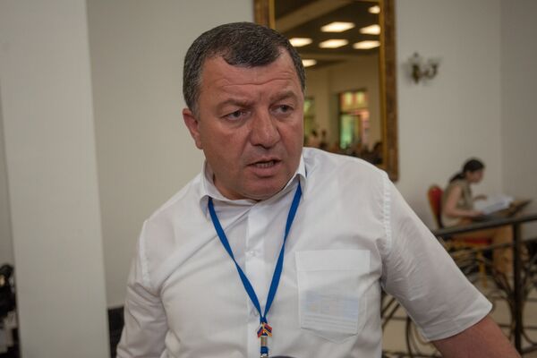 Староста общины Тех Нерсес Шадунц на 7-ом российско-армянском межрегиональном форуме (29 июня 2018). Еревaн Староста общины Тех Нерсес Шадунц на 7-ом российско-армянском межрегиональном форуме (29 июня 2018). Еревaн - Sputnik Армения