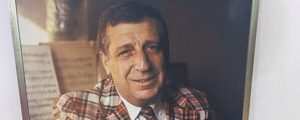 Портрет Арно Бабаджаняна - Sputnik Армения