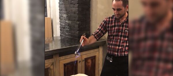 Оригинальная подача десерта от повара ресторана Шереп Оригинальная подача десерта от повара ресторана Шереп - Sputnik Армения